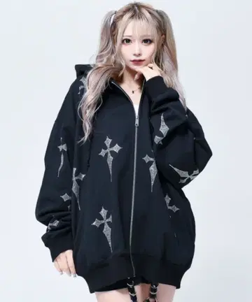 REFLEM 크로스 자수 후드티 블랙