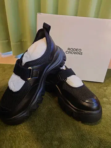 RODEO CROWNS WIDE BOWL 블랙 스니커즈