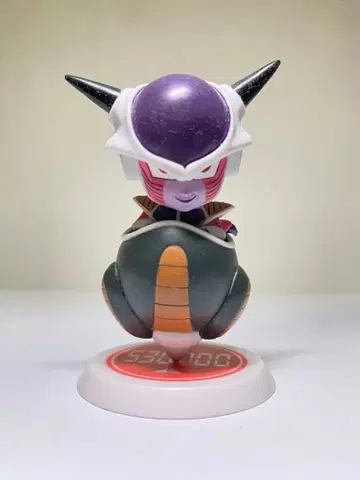 드래곤볼 프리저 피규어