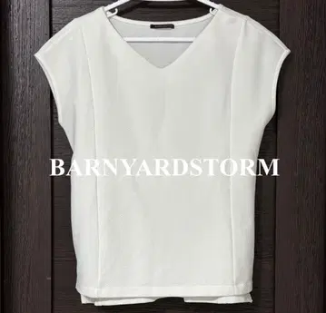 밴야드 스톰 V넥 프렌치 슬리브 상의 엠보싱