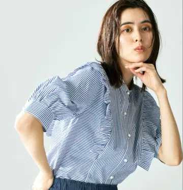 노리즈 펄 단추 프릴 블라우스