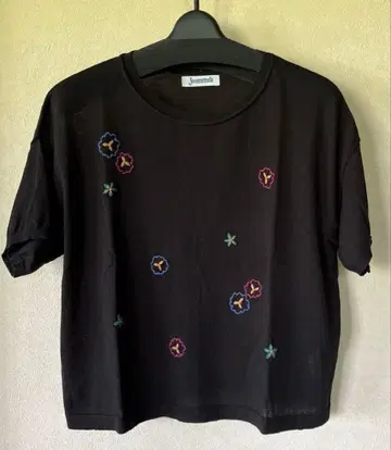 호코모모라 플라워 자수 시어 니트 반팔