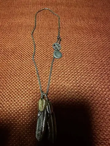 퍼스트 애로우즈 페더 목걸이