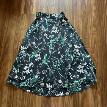 [ 미사용 새상품 ] 에멜 리파인 플레어 스커트 블랙 베이스 꽃무늬 XS