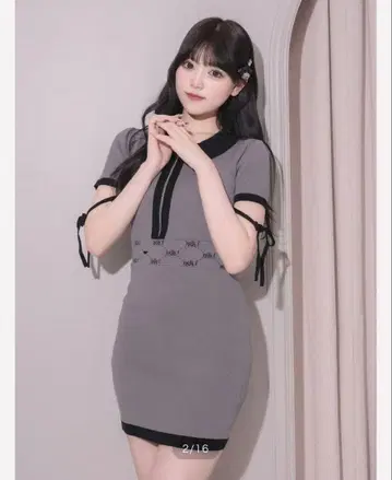 pium 프론트 지퍼 모노그램 니트 원피스