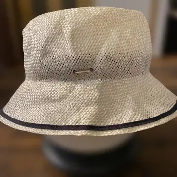 CA4LA 화이트 버킷햇 블랙 리본 포함