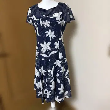 네이비 꽃무늬 원피스 프렌치 슬리브