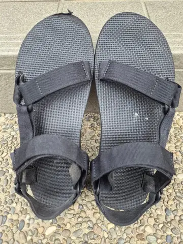 TEVA 블랙 스포츠 샌들