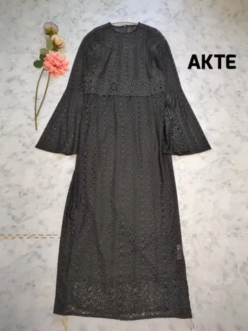 AKTE 액테 레이스 I라인 플레어 슬리브 원피스 블랙