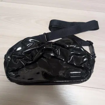 아네스 베 블랙 숄더백