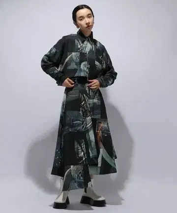 HARE 콜라주 사진 숏 셔츠, 플레어 스커트 셋업