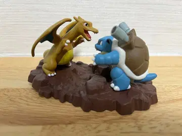 포켓몬 10번 승부 리자몽 대 거북왕(카멕스) 피규어