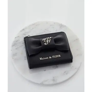 Maison de FLEUR 리본 포함 카드 케이스 블랙