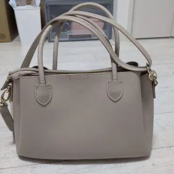 베이지 합성 피혁 숄더백