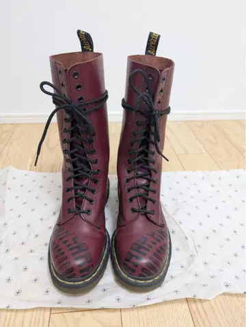 닥터마틴 1C14 14홀 체리 레드 UK6