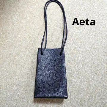 Aeta 블랙 가죽 숄더백