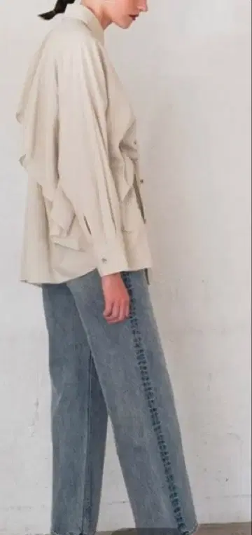 CLANE 백 플로우 윙 프릴 셔츠