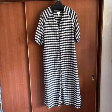 새상품급 H&M 체크 무늬 반팔 롱 원피스 네이비