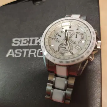 세이코 아스트론 크로노그래프 손목시계 솔라