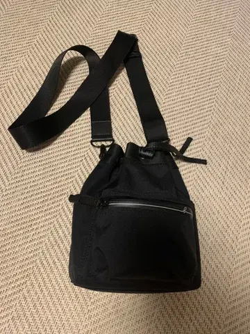 아네스베 블랙 드로우 스트링 숄더백