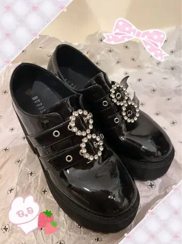 BUBBLES 더블 버클 통굽 신발 블랙 양산 지뢰