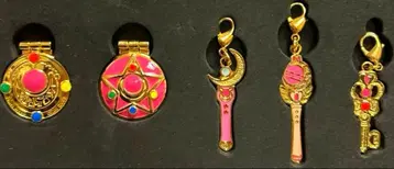 미사용 새상품 세일러문 프리미엄 반다이 핀즈 참 세트