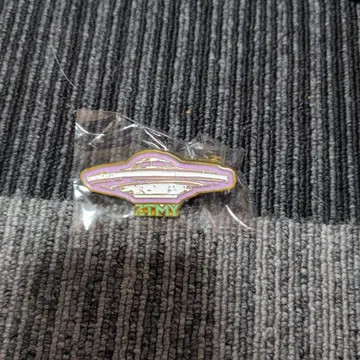 계속 한밤중이면 좋을 텐데. 코즈믹 진흙 경단 가챠 넥타이핀