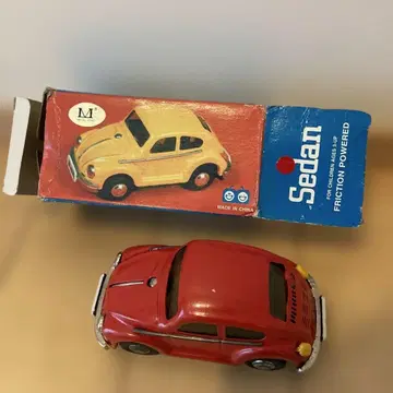 빨간색 Sedan 프릭션식 미니카