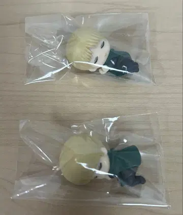 진격의 거인 피규어 세트.