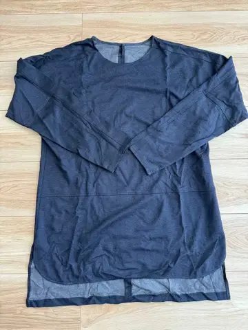 새상품 레리안 9호 네이비 긴팔 티셔츠 뒷단추 포함