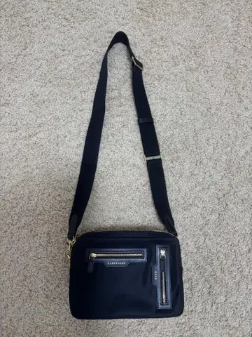 ANYA HINDMARCH 안야 힌드마치 숄더백 블랙