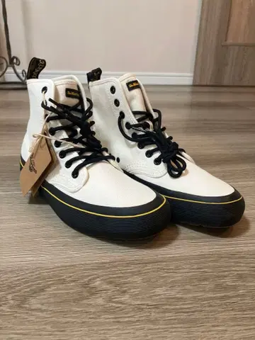 닥터 마틴 화이트 하이컷 스니커즈