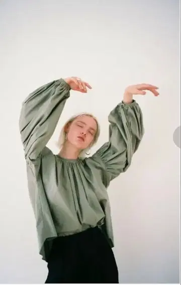 CLANE 클라네 볼륨 퍼프 스모크 탑 사이즈 1