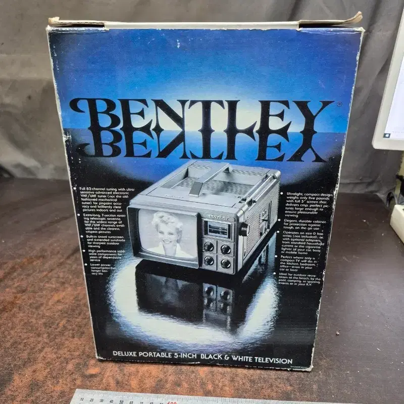 Bentley 5인치 흑백 휴대용 TV 박스