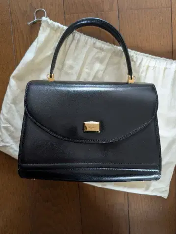 BALLY 블랙 가죽 핸드백