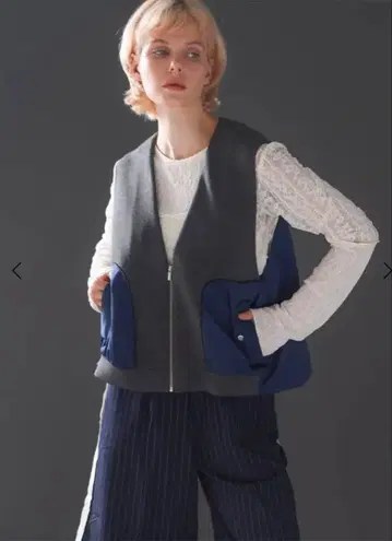 ETHR OF TRIMMING BI-COLOR CARDBOARD VEST