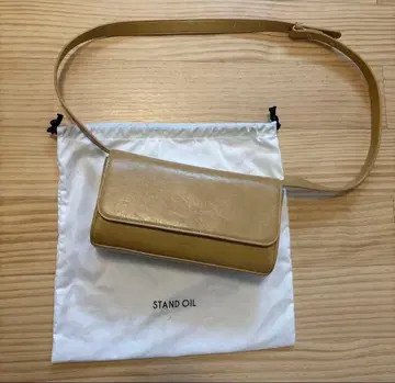 스탠드 오일 베이지 가죽 숄더백
