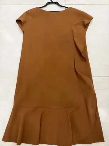 ADORE 브라운 슬리브리스 원피스