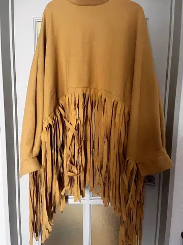 프린지 달린 머스타드 판초
