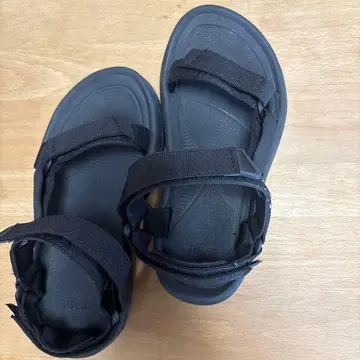 Teva 블랙 스포츠 샌들