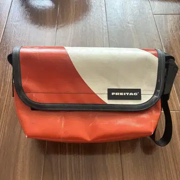 FREITAG 메신저 백 오렌지/화이트