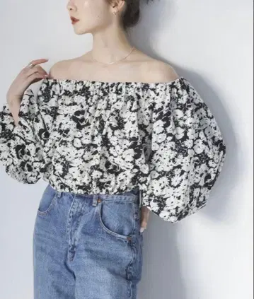 Spick&Span NOBLE 미니 플라워 프린트 오프숄더 벌룬 블라우스