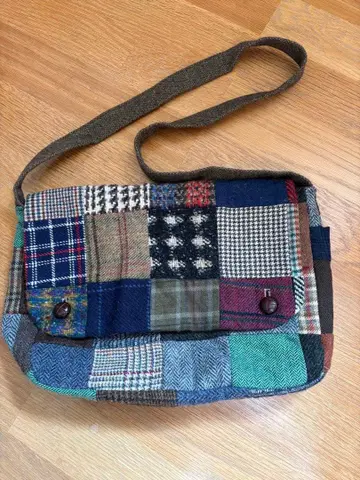 Hanna Hats 패치워크 숄더백