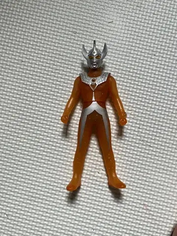 울트라맨 타로 한정판 소프트 비닐 오렌지 라메