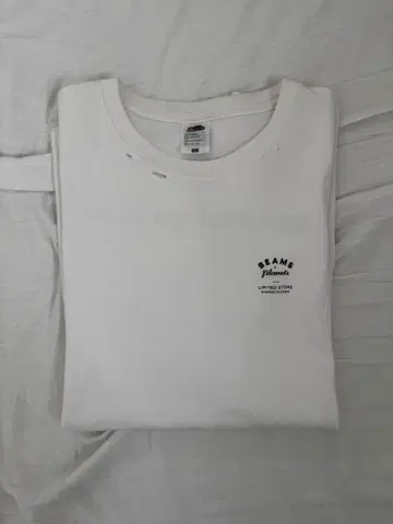 BEAMS 아이보리 로고 T셔츠