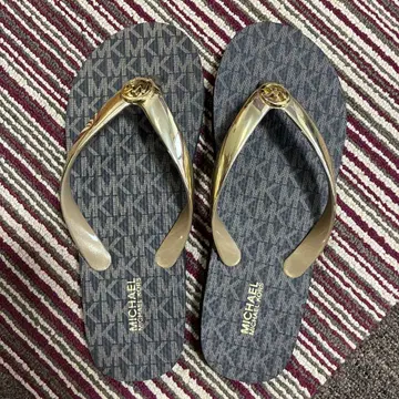 MICHAEL KORS 비치 샌들 네이비/골드