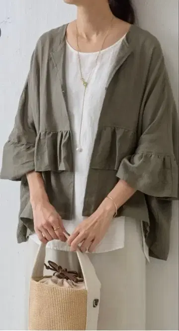 새상품급 [비어즐리] 린넨 프릴 겉옷 노카라 자켓 카키