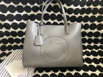 안야 힌드마치 이버리 스마일리 피트하이트 이버리