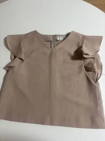 Noble 프릴 소매 슬리브리스