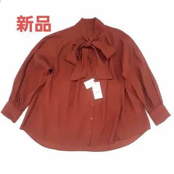 택 포함 새상품 나노 유니버스 링크드 도비 리본 타이 블라우스